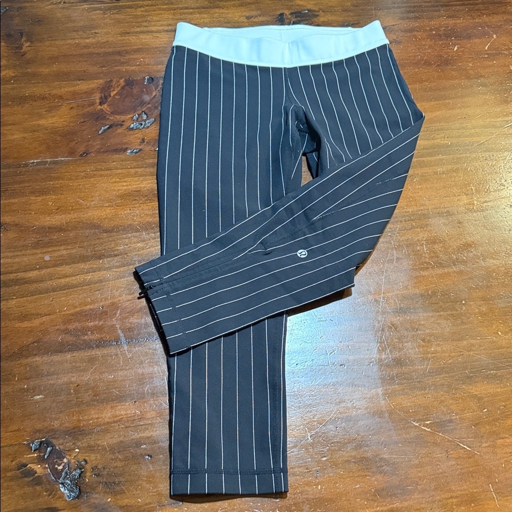 NEW LULULEMON BEAUTIFUL PINSTRIPE LEGGINGS🍋